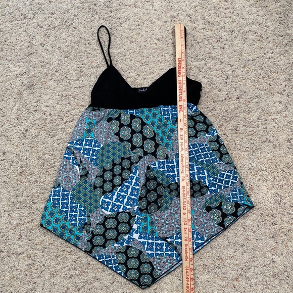 Sold as a set. Womens tops. Not sure of the sizes, but can get any measurements. - Picture 12 of 15